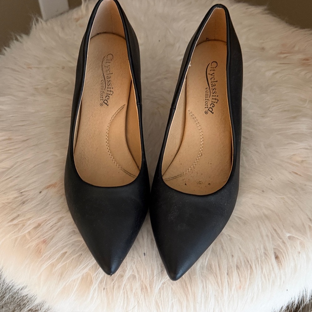 Classified Black Pointed Toe Pumps
